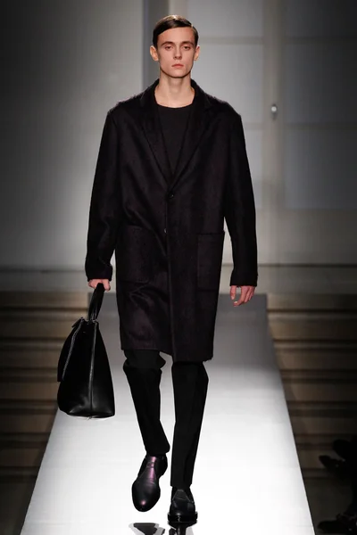 Look 10
